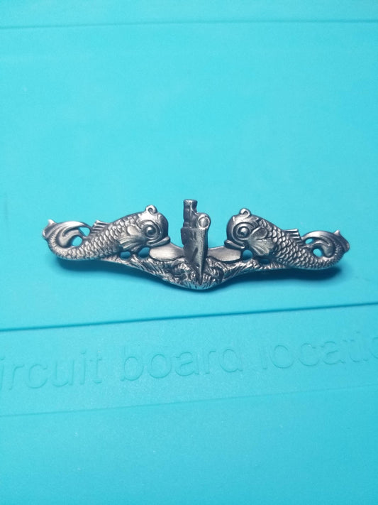 Custom Submarine Warfare Pin – Personalized Navy Dolphin Insignia Gift for Service Members & Veterans